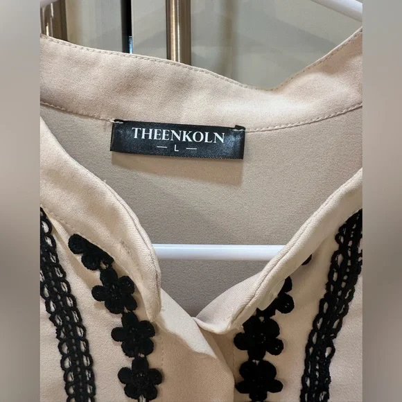 Versona Elegant Cream Blouse with Black Detailing- L - Picture 2 of 9